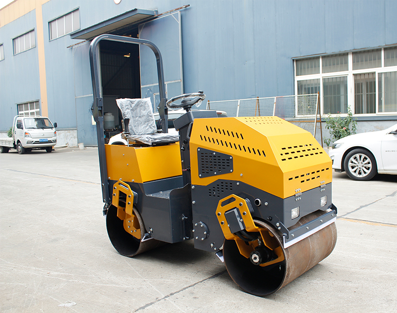 压路机操作过程中需要注意哪些安全事项？