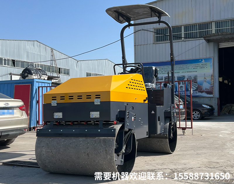 压路机在碾压路基（土方、石方）时，分别需要遵循哪些施工规范？