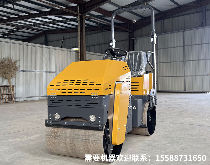 单钢轮压路机与双钢轮压路机在结构设计上有哪些核心区别？