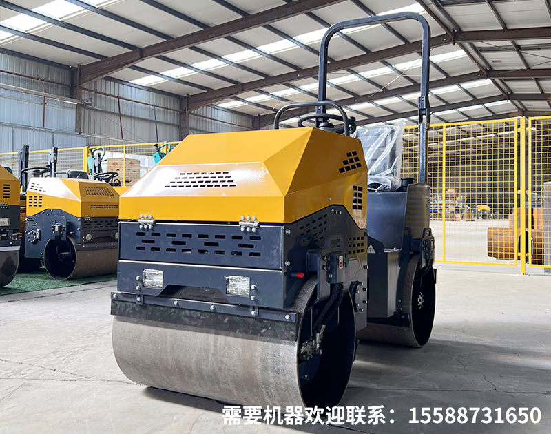 全液压驱动与机械驱动的压路机在性能和应用上有何差异？