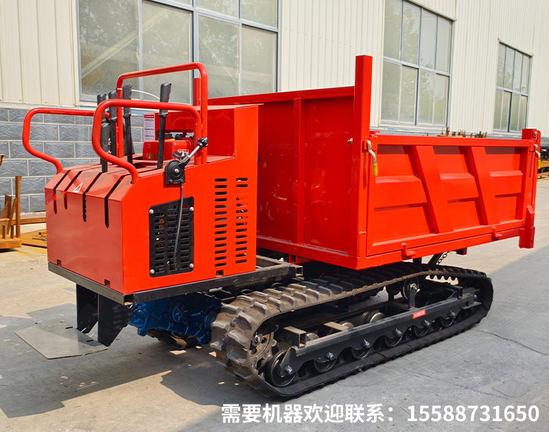 履带运输车与轮式运输车相比，核心优势和适用场景分别是什么？