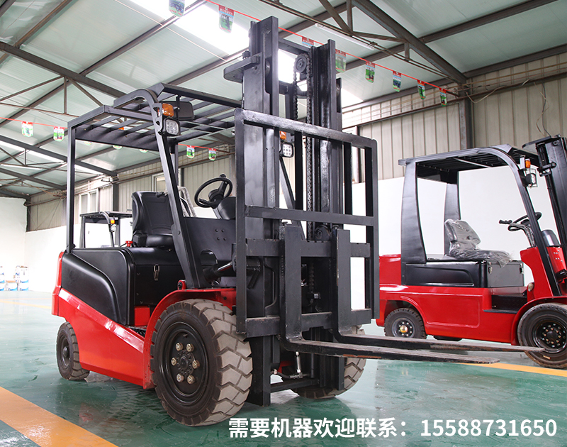 电动叉车主流的电池类型有哪些（铅酸、锂电等），各自的续航与维护特性是什么？