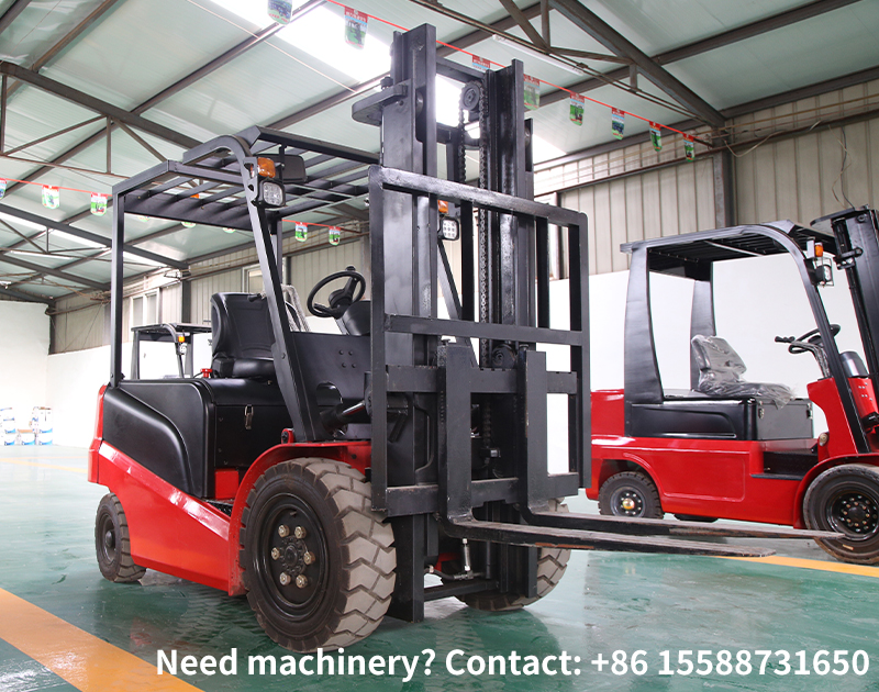 What are the mainstream battery types for electric forklifts, and what are their respective endurance and maintenance characteristics?