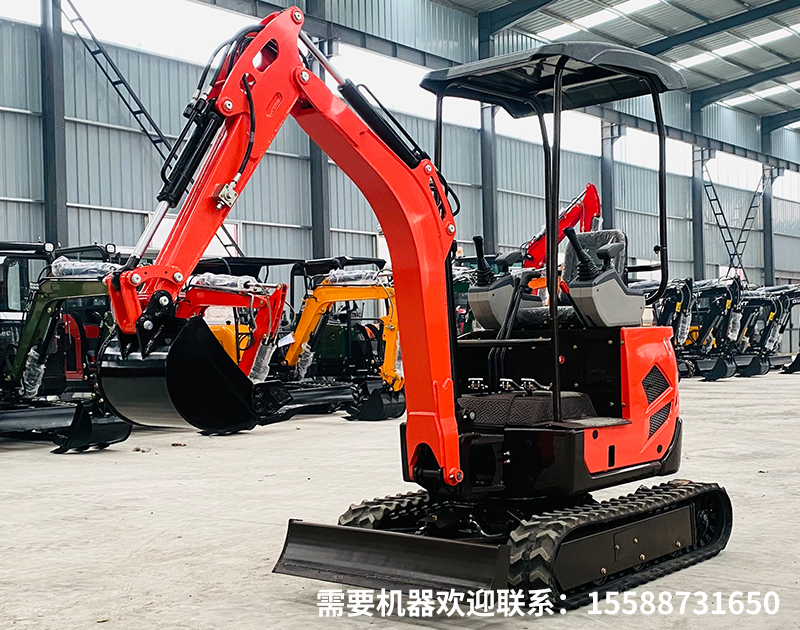 工程选型时，选择履带挖掘机还是轮式挖掘机的核心判断依据是什么？