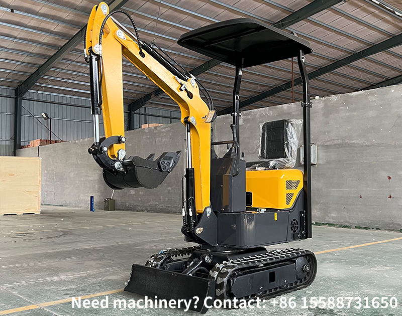 What are the core differences in the chassis structure between crawler excavators and wheeled excavators?