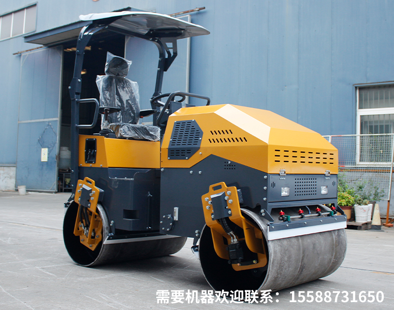 压路机与摊铺机配合施工时要注意什么？